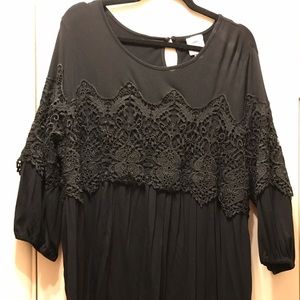 Black mid-elbow sleeve blouse